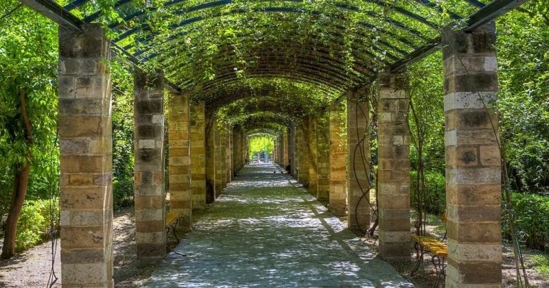 Walking guide and top sightseeing spots in Athens